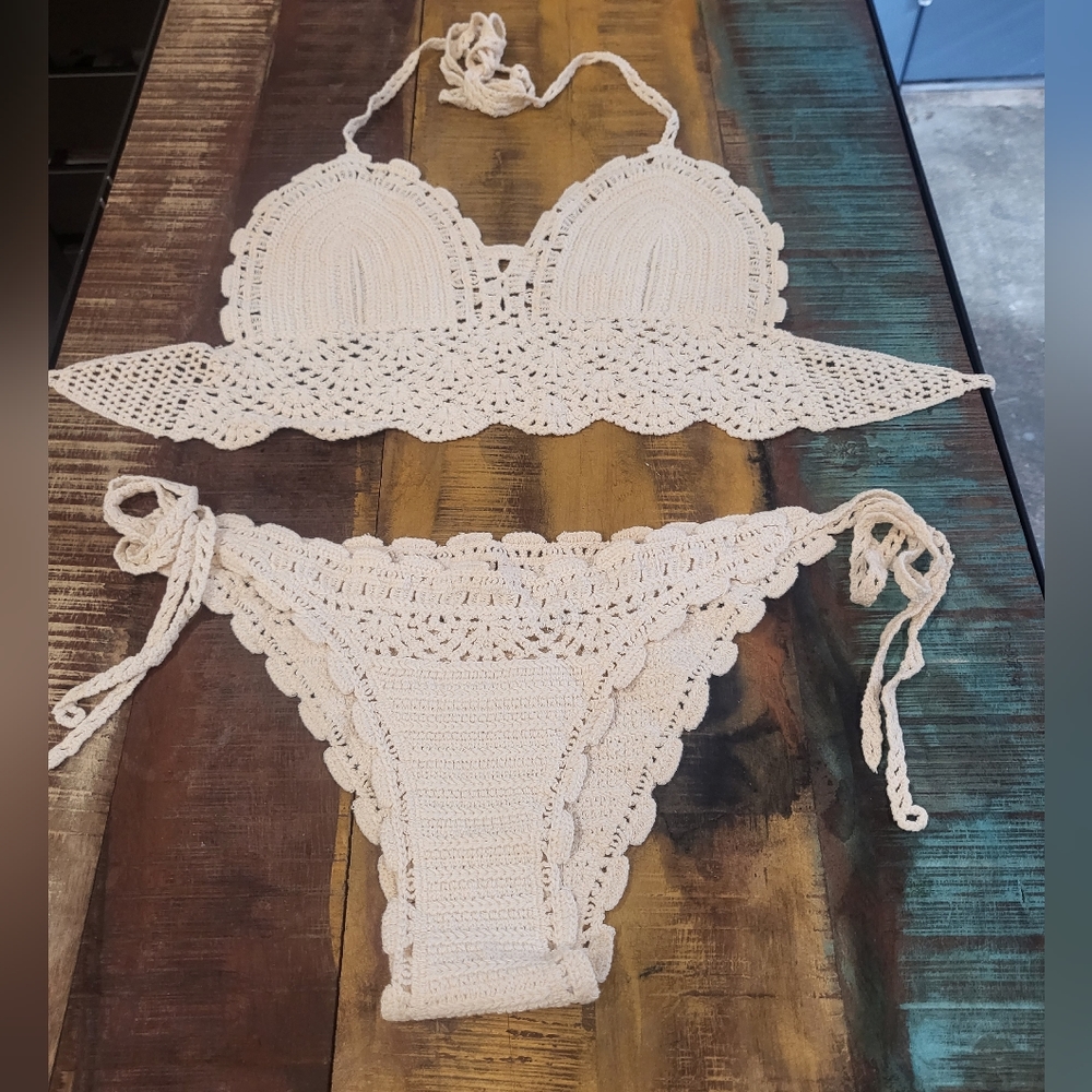 Knew Crochet Bikini - Picture 2 of 6